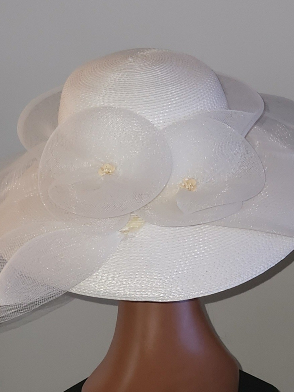 Source Unknown White Wide-Brim Floral Organza Dress Hat